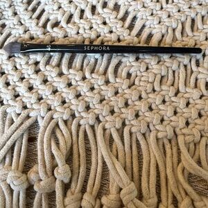 Sephora pro concealer brush #45